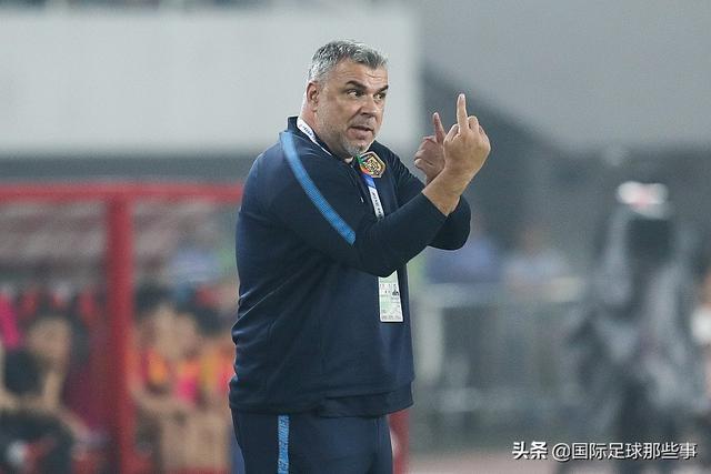 今晨体能课后，瓦伦西亚调整名单备战亚冠，引发热议，临场指挥获称赞(米兰体育投注赞助瓦伦西亚)-友博娱乐