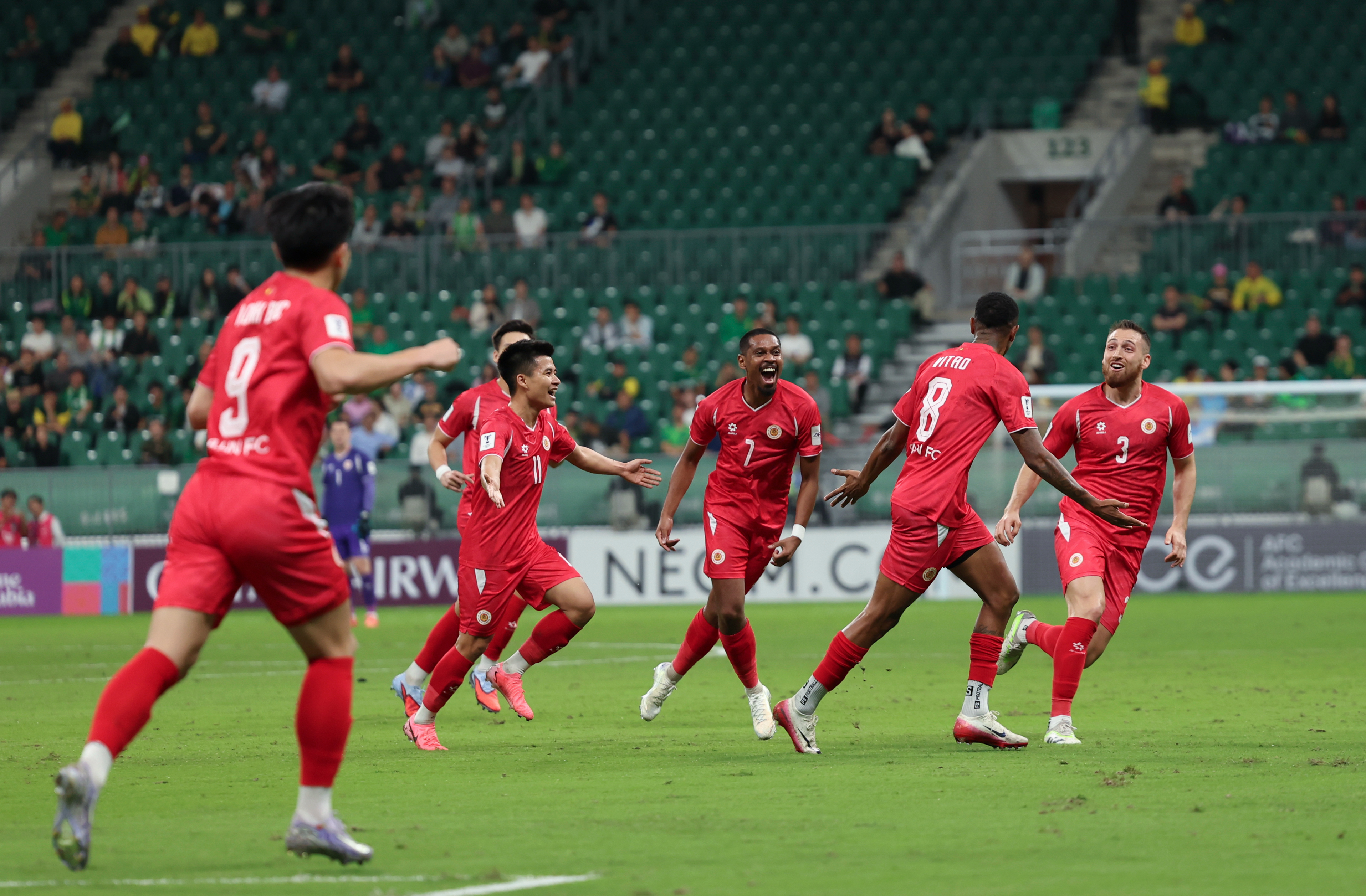 包含北京国安远射贴柱备战亚冠塞维利亚围绕NBA常规赛临场应变，赛前法兰克福调整名单以备意大利杯看傻球迷的词条